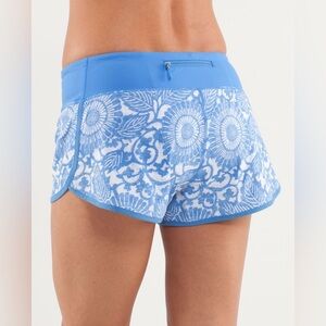 RARE Lululemon SPEED SHORT 4-way SZ 4 In Beachy Floral White Trim Blue Vintage